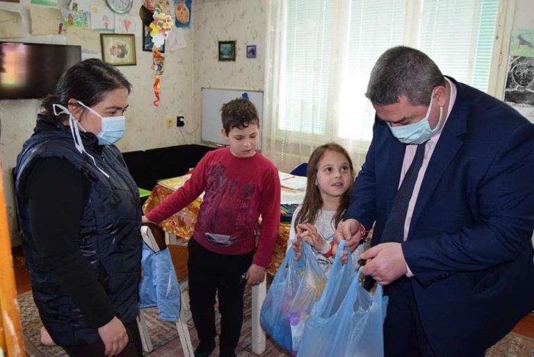 Горна Оряховица | Кметът на Г. Оряховица помогна на вдовица и трите й деца