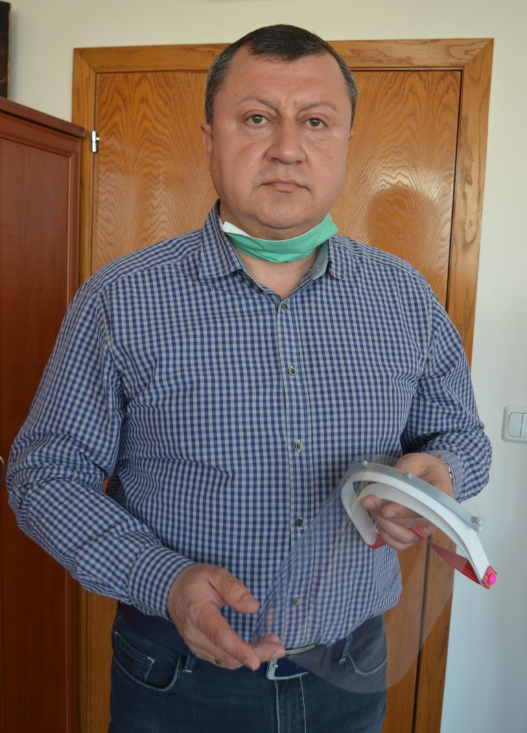 Общество | Община Павликени получи подарък 50 шлема от Русенския университет