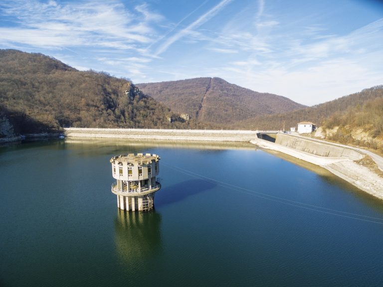 Общество | Проверяват язовирите и реките за проблеми