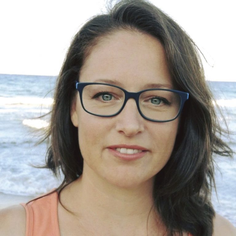 Ученици и родители учат заедно по време на дистанционното обучение