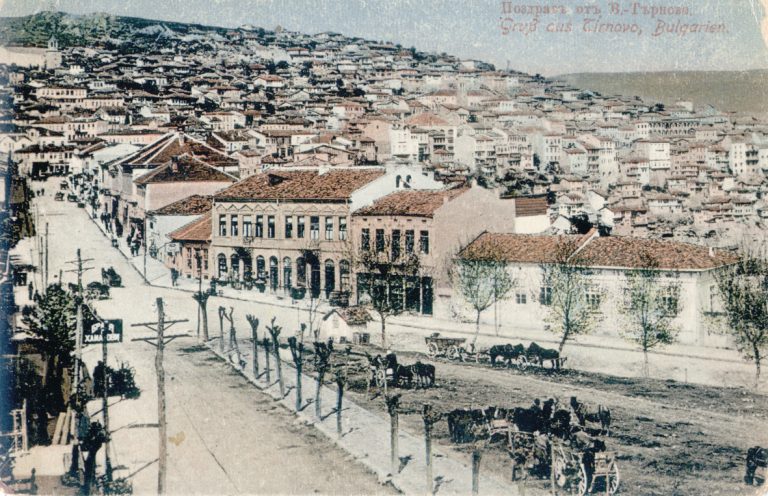 Символът на В. Търново – паметник “Майка България” стана на 85 години