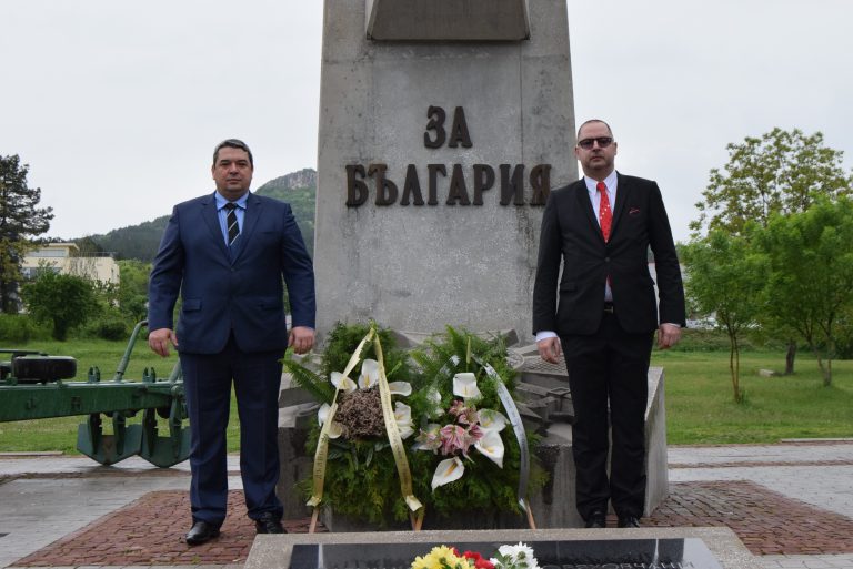 Горна Оряховица | Ръководството на Община Горна Оряховица уважи Деня на храбростта