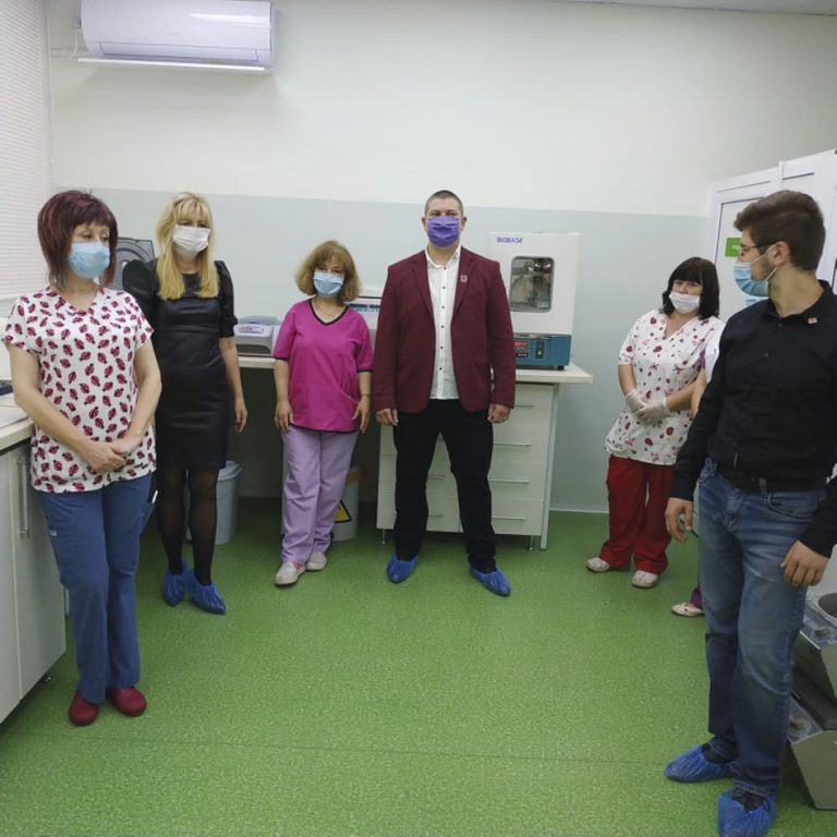 Здраве | “Ротаракт клуб – В. Търново” дари нов апарат на кръвния център в областната болница