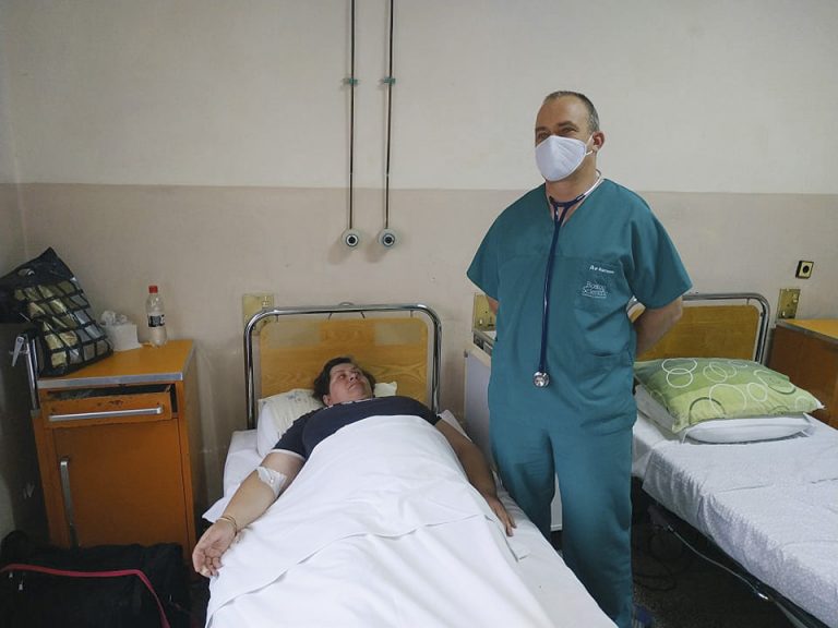 Медици лекуват мъж с четири дефекта на сърцето