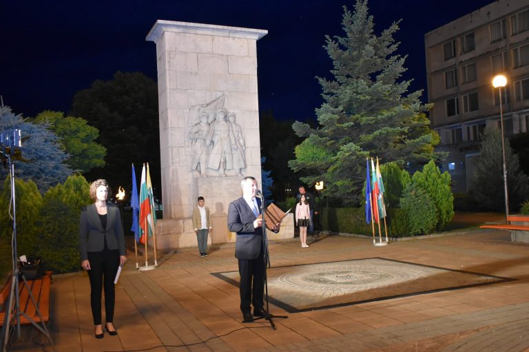 Павликени се поклони пред паметта на Ботев и загиналите за свободата на България