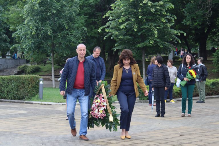 В Лясковец поднесоха цветя за Ботев и за всички загинали борци за свобода