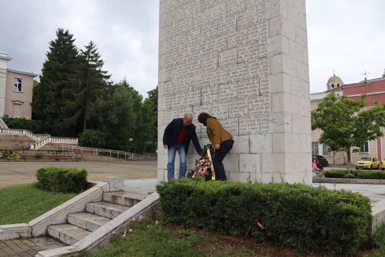 В Лясковец поднесоха цветя за Ботев и за всички загинали борци за свобода