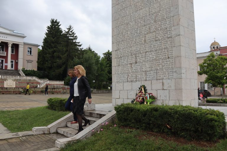 В Лясковец поднесоха цветя за Ботев и за всички загинали борци за свобода