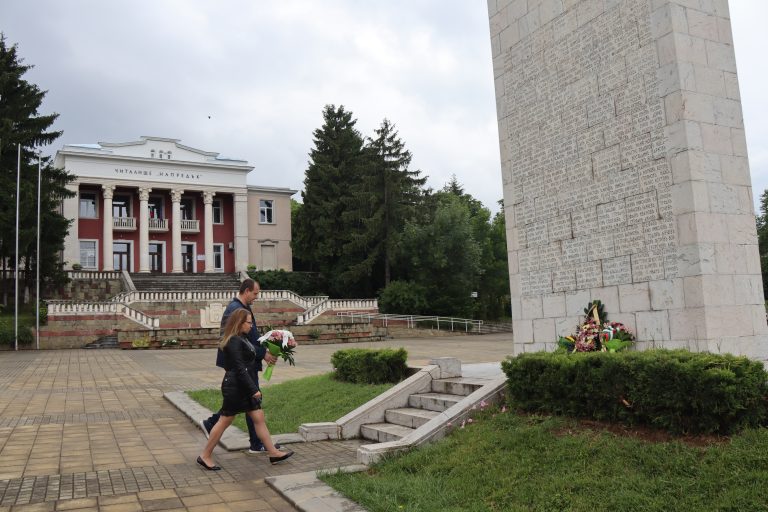 В Лясковец поднесоха цветя за Ботев и за всички загинали борци за свобода