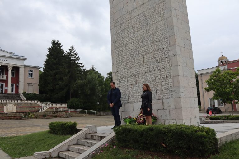 В Лясковец поднесоха цветя за Ботев и за всички загинали борци за свобода