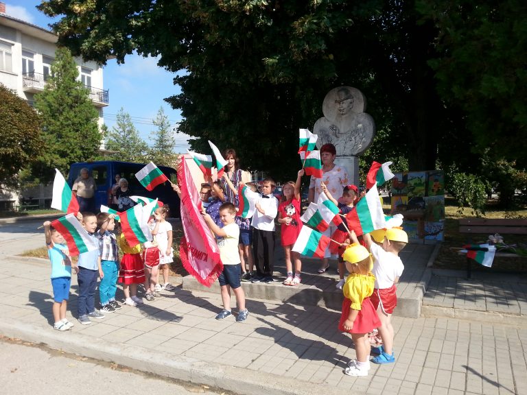 Джулюнчани се поклониха пред поета Цоньо Калчев за 150-годишнината от рождението му