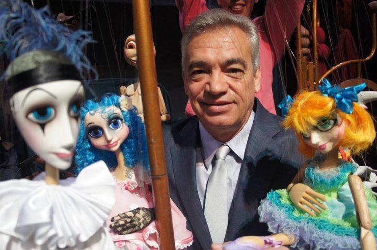 Горна Оряховица | Собственик на Международна театрална  компания в Мексико създава куклен театър