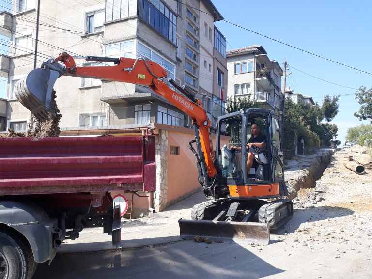 Общество | Тече последен етап от подмяната на ключов водопровод в Свищов