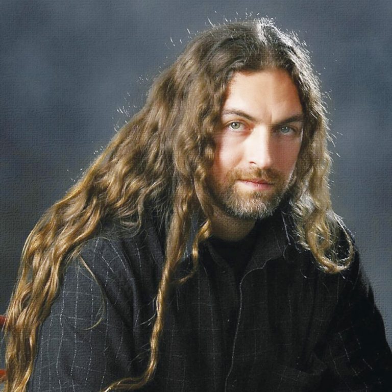 Жена обвини поп фолк певец в насилие и психически тормоз