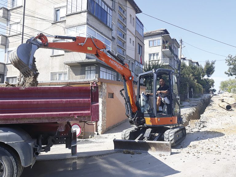 Пари и власт | Избраха фирма за ремонта  на водопроводите в Свищов