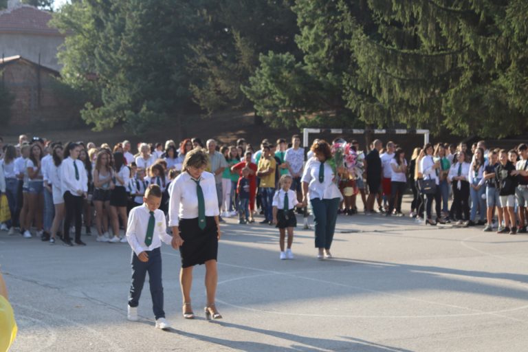 Новата учебна година бе открита тържествено в трите лясковски училища