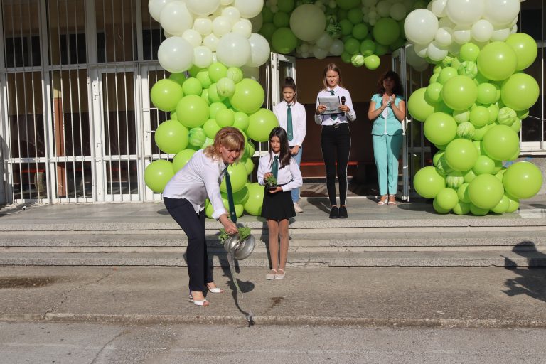 Новата учебна година бе открита тържествено в трите лясковски училища