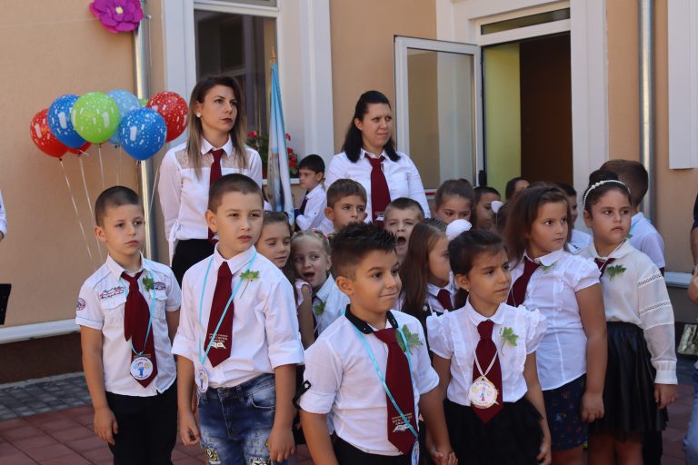 Новата учебна година бе открита тържествено в трите лясковски училища