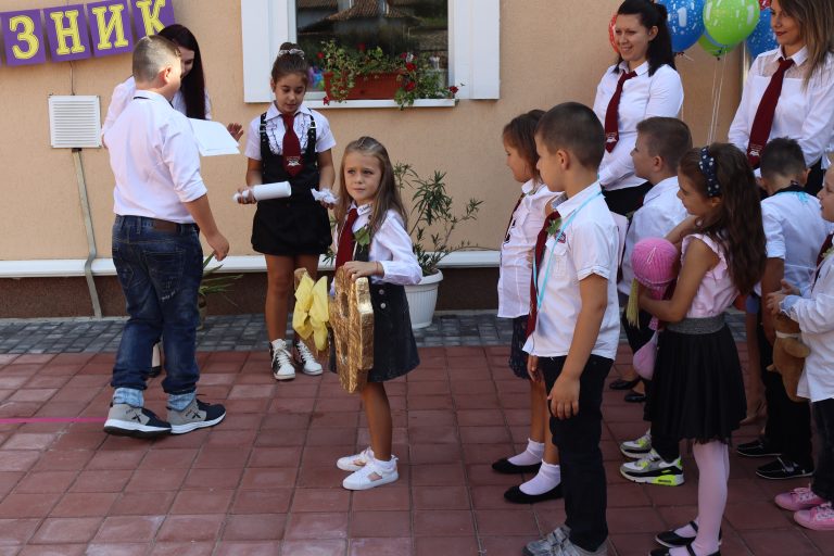Новата учебна година бе открита тържествено в трите лясковски училища