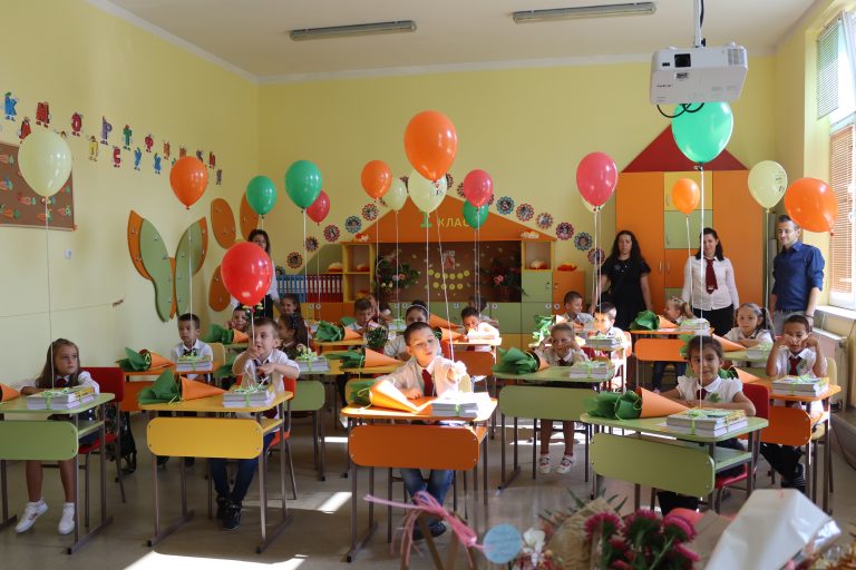 Новата учебна година бе открита тържествено в трите лясковски училища