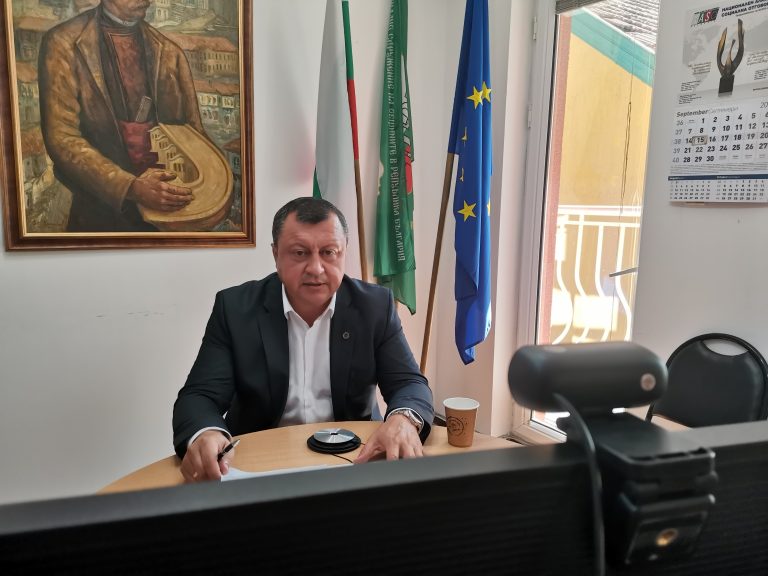 Павликени | Правят нова спортна площадка  и паркинг в Павликени