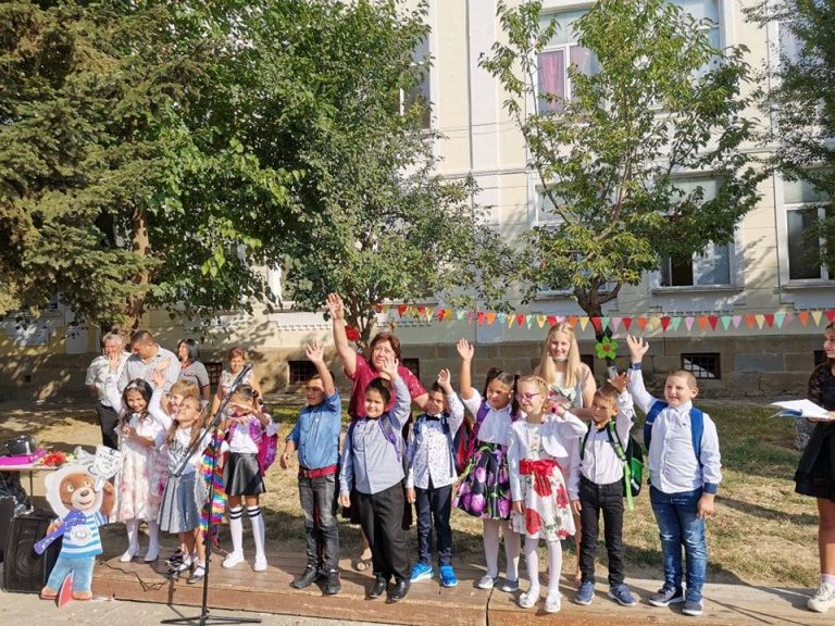 Новата учебна година бе открита тържествено в трите лясковски училища