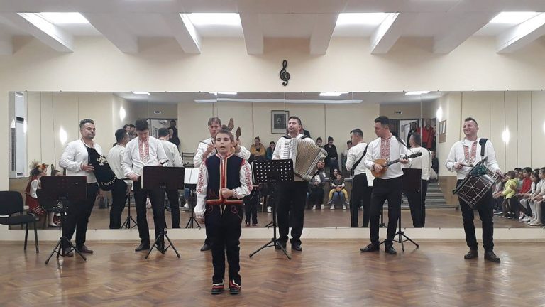 Горна Оряховица | Детски фолклорен концерт събра любители на народната музика в Горна Оряховица