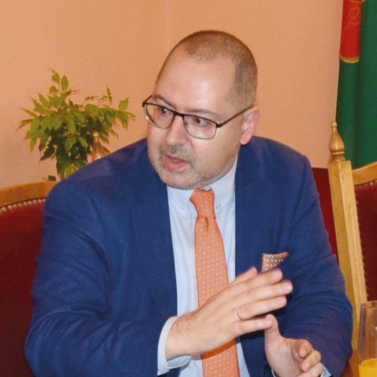 Димитър Николов – за името си, журналистиката, виното и любовта