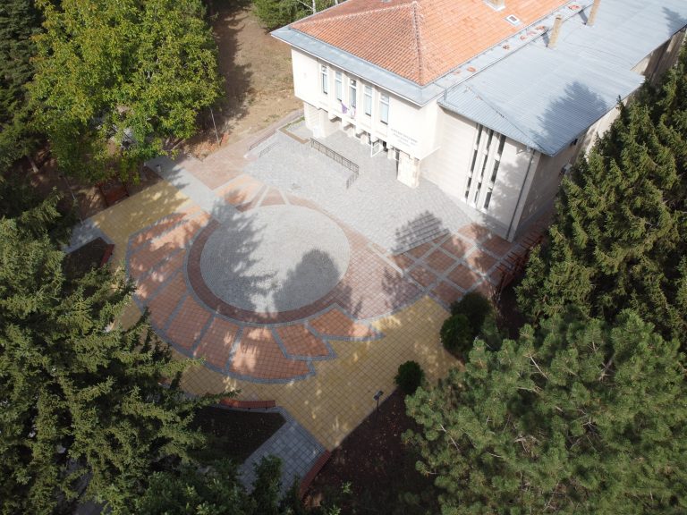 Козаревчани посрещнаха празника си с обновен площад и модернизирана зона за обществен отдих