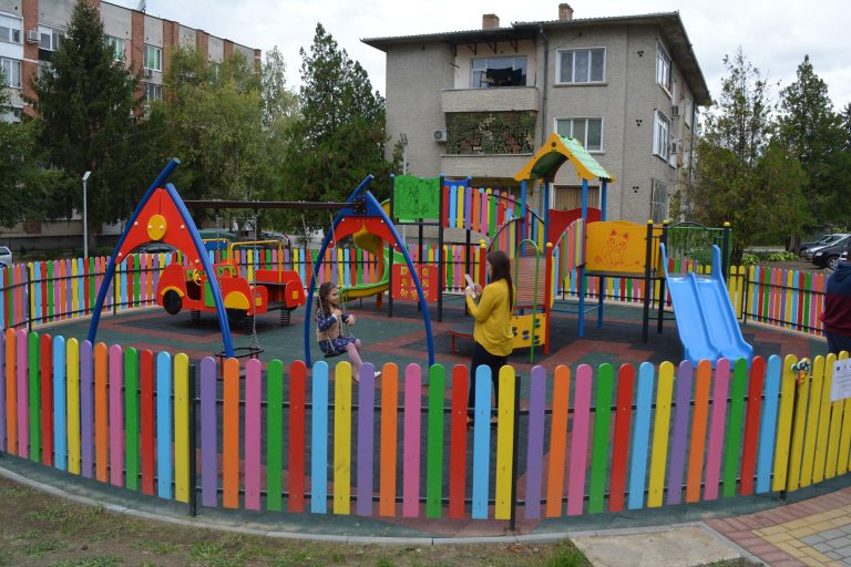 Инж. Емануил Манолов откри нови спортна и детска площадки в Павликени