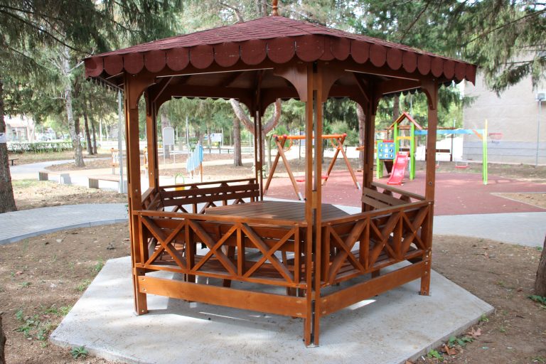 Козаревчани посрещнаха празника си с обновен площад и модернизирана зона за обществен отдих