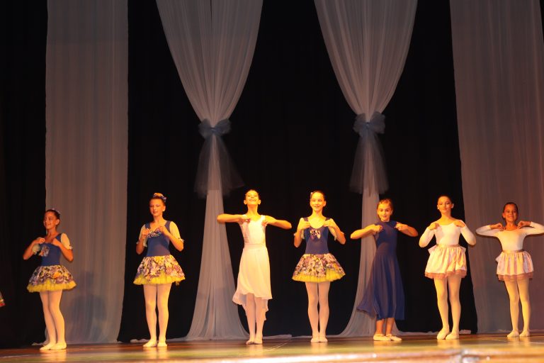 Деца от пет колектива танцуваха и трупаха знания по време на Тринадесетата балетна среща в Лясковец