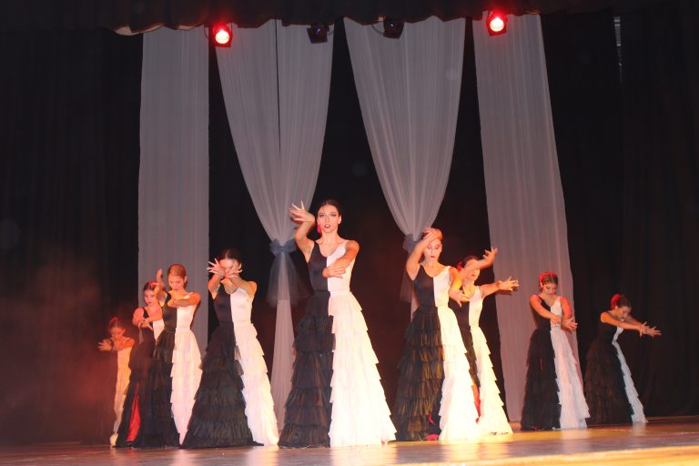 Деца от пет колектива танцуваха и трупаха знания по време на Тринадесетата балетна среща в Лясковец