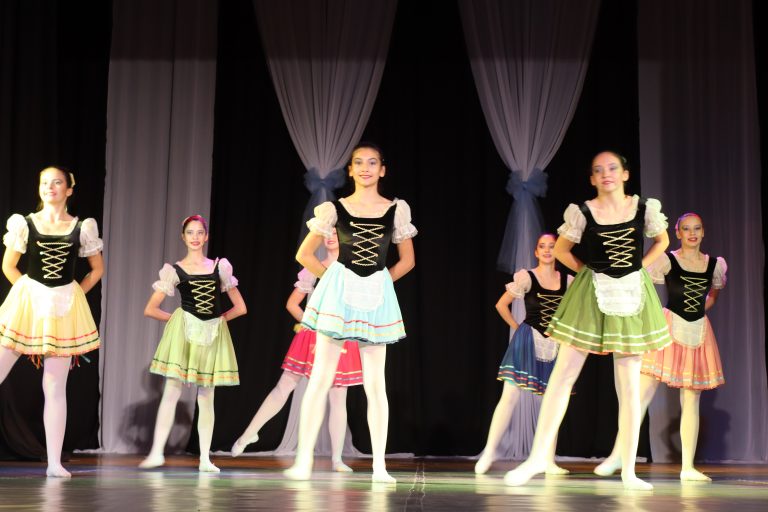Деца от пет колектива танцуваха и трупаха знания по време на Тринадесетата балетна среща в Лясковец