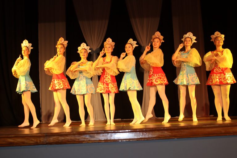 Деца от пет колектива танцуваха и трупаха знания по време на Тринадесетата балетна среща в Лясковец