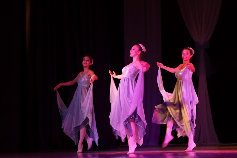 Деца от пет колектива танцуваха и трупаха знания по време на Тринадесетата балетна среща в Лясковец