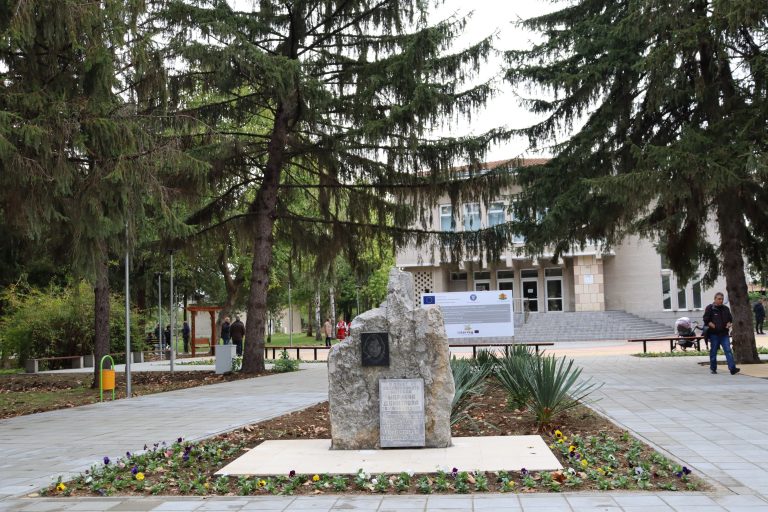 Козаревчани посрещнаха празника си с обновен площад и модернизирана зона за обществен отдих