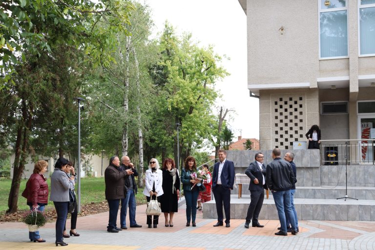 Козаревчани посрещнаха празника си с обновен площад и модернизирана зона за обществен отдих