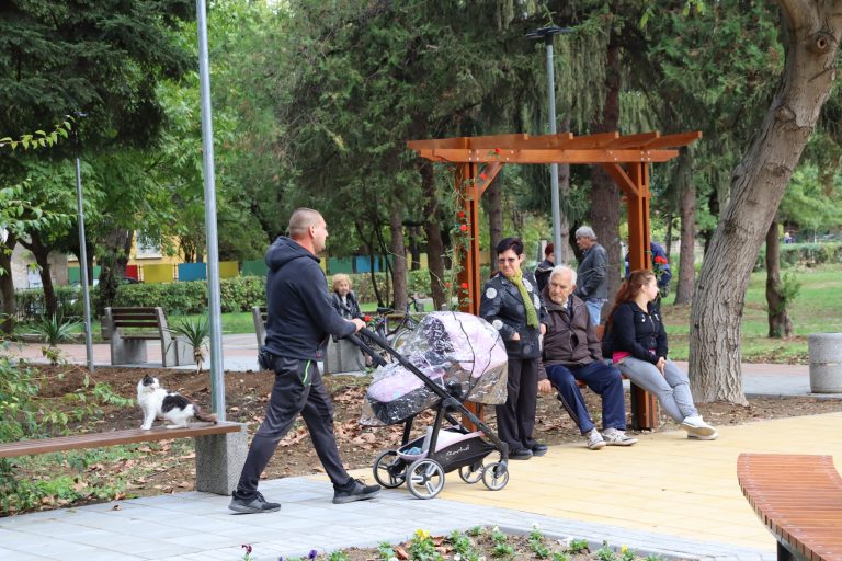 Козаревчани посрещнаха празника си с обновен площад и модернизирана зона за обществен отдих