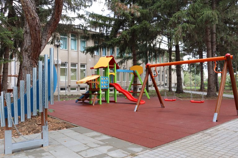 Козаревчани посрещнаха празника си с обновен площад и модернизирана зона за обществен отдих