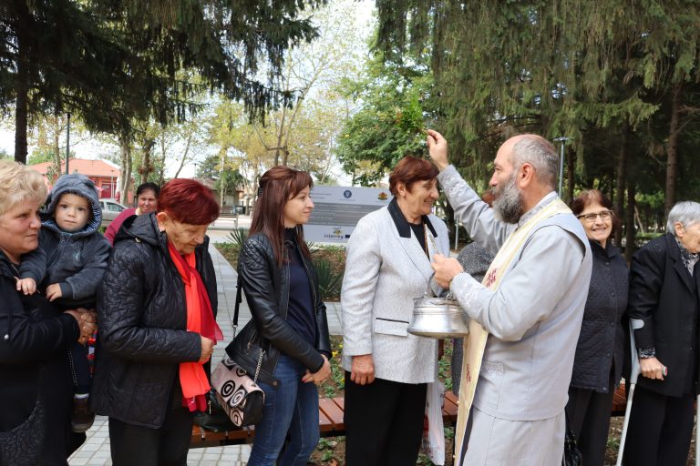 Козаревчани посрещнаха празника си с обновен площад и модернизирана зона за обществен отдих