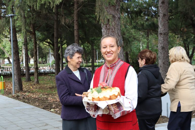 Козаревчани посрещнаха празника си с обновен площад и модернизирана зона за обществен отдих