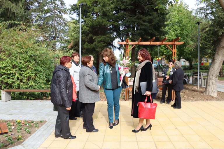 Козаревчани посрещнаха празника си с обновен площад и модернизирана зона за обществен отдих