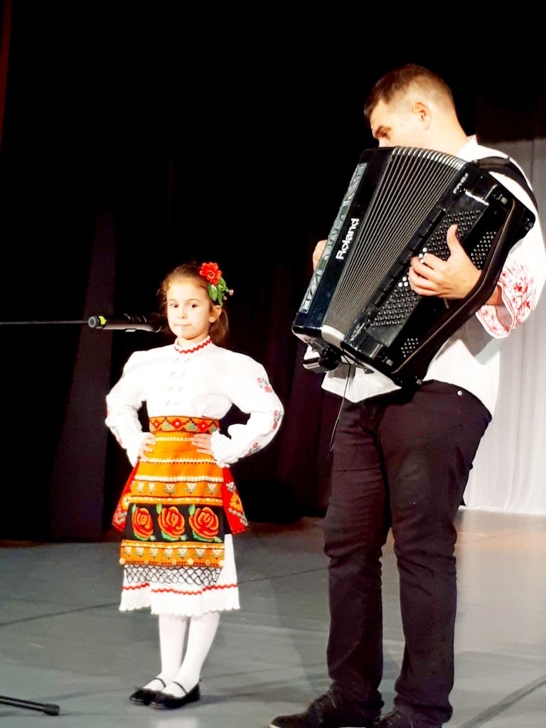 Горещи новини | Талантливите лясковски деца грабнаха престижни награди от конкурса „Пиленце пее“