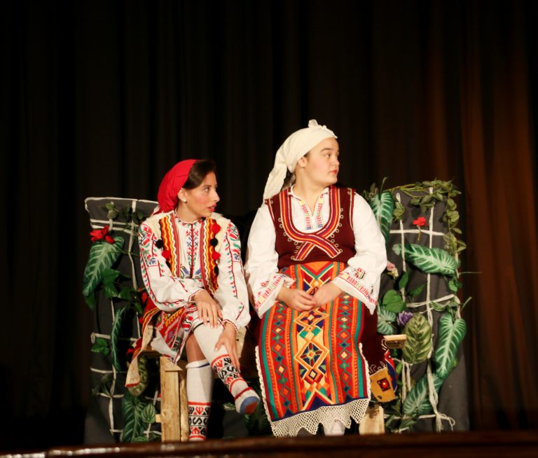 Младите лясковски актьори представиха комедията “Село, село, пусто село”