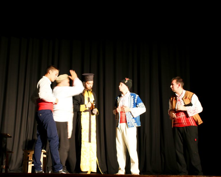 Младите лясковски актьори представиха комедията “Село, село, пусто село”