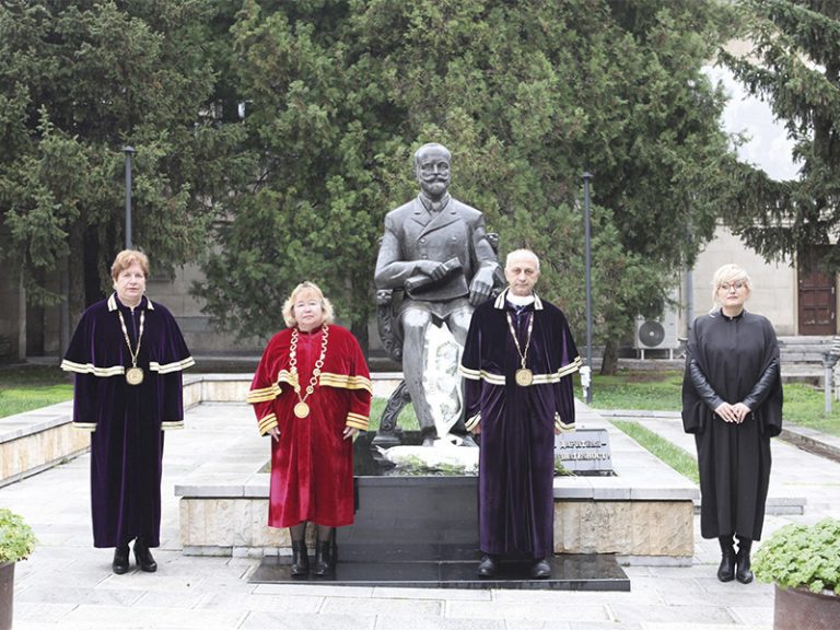 Свищов | Стопанска академия “Д. А. Ценов”  в Свищов почете своя дарител