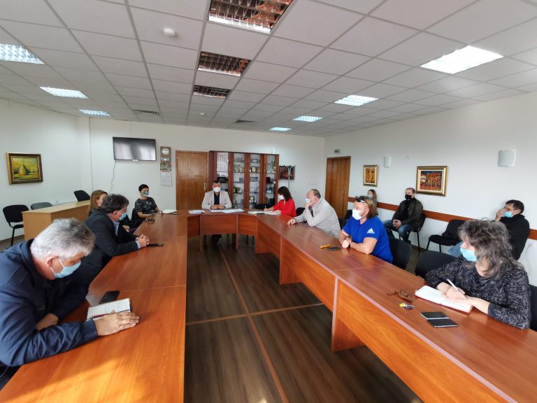 Павликени | Общинският кризисен щаб в Павликени потвърди решението си заведенията да затварят в 22:00 ч.