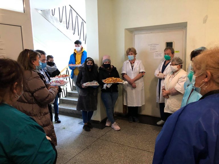 Учениците от ПГАТ „Цанко Церковски“ приготвиха и подариха кетъринг за медиците от МБАЛ-Павликени