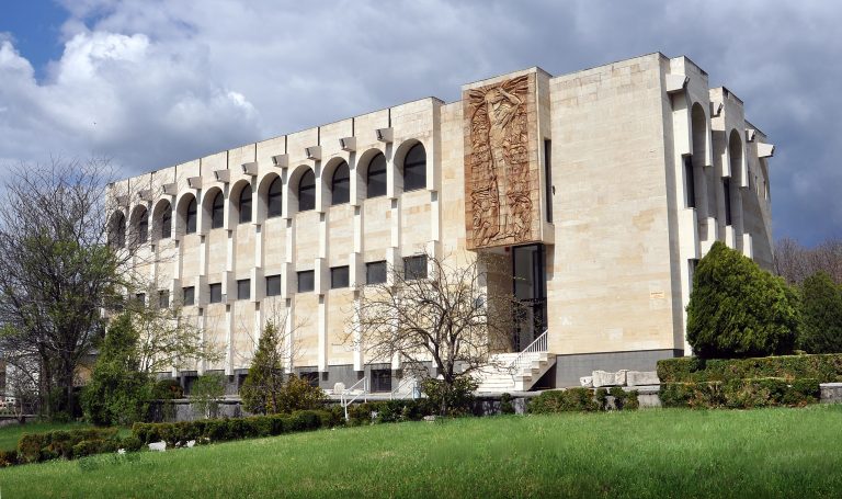 Павликени | С близо 780 000 лева реновират  и обновяват експозициите на  Историческия музей в Павликени